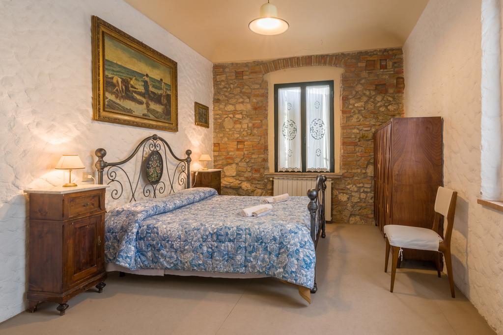 Agriturismo Santa Croce Сан-Джиміньяно Номер фото