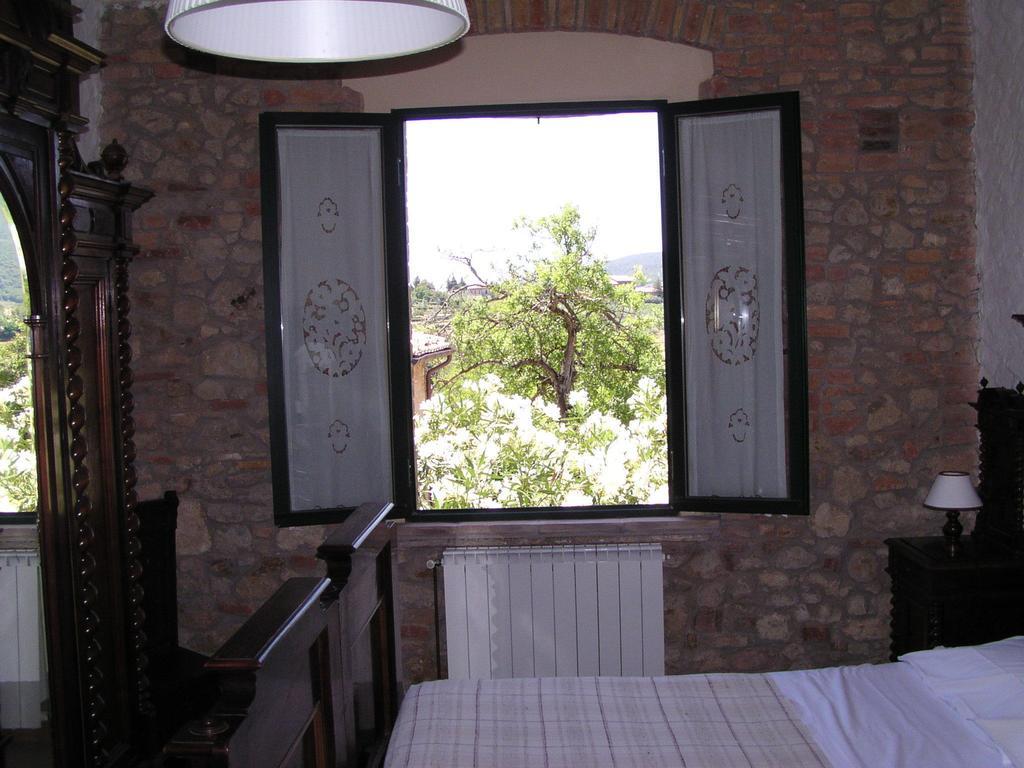 Agriturismo Santa Croce Сан-Джиміньяно Номер фото